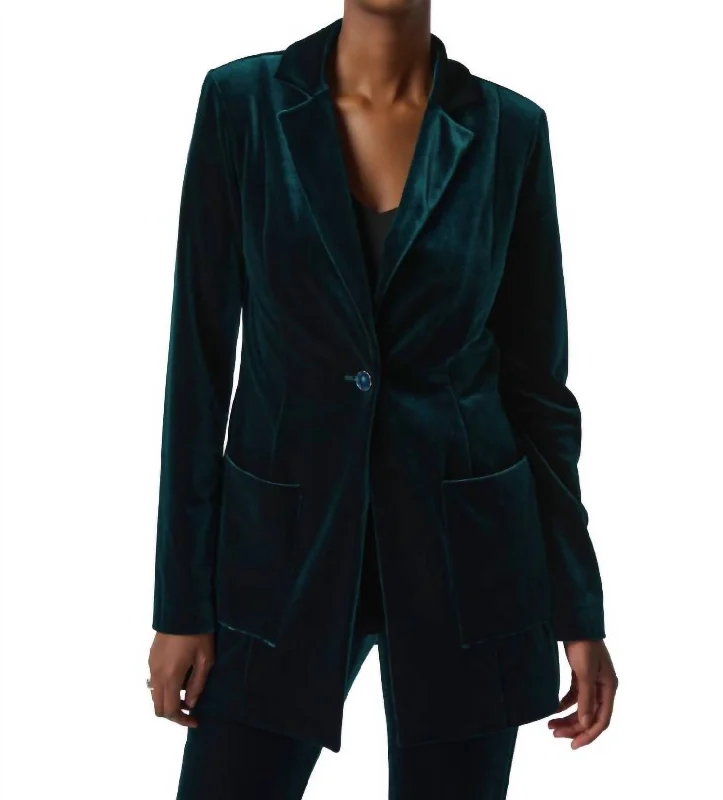 Men's wedding tuxedo for formal event -Velvet Blazer With Notch Collar And Pockets In Dark Green